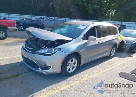 2017 Chrysler Pacifica Touring-L Plus z USA, uszkodzony, nr VIN 2C4RC1EG2HR511883